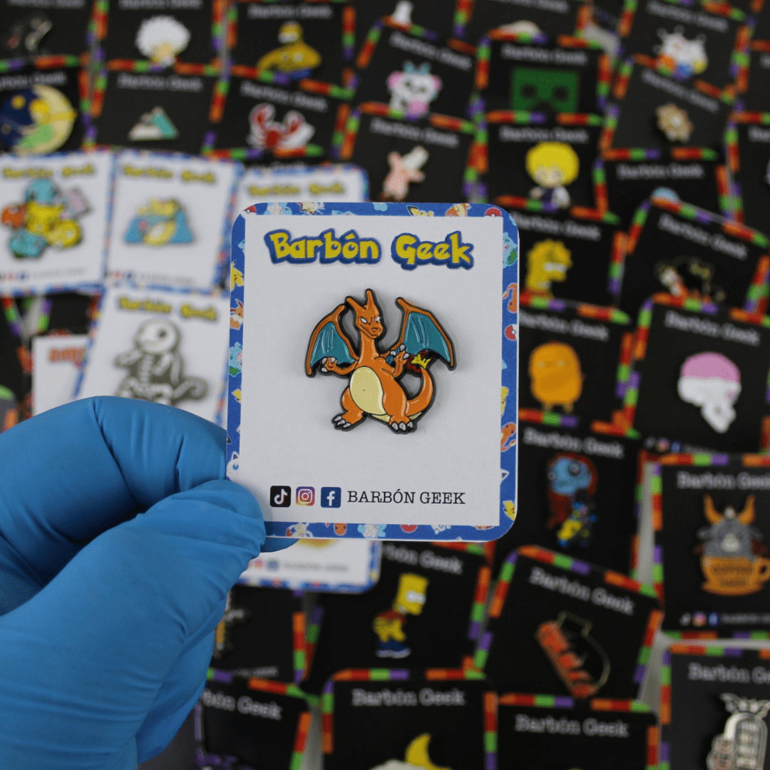 Pin Charizard